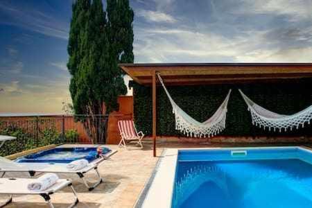 Gocce Villas - Villa De Flores Country Style Villa With Pool Масса-Лубренсе Экстерьер фото